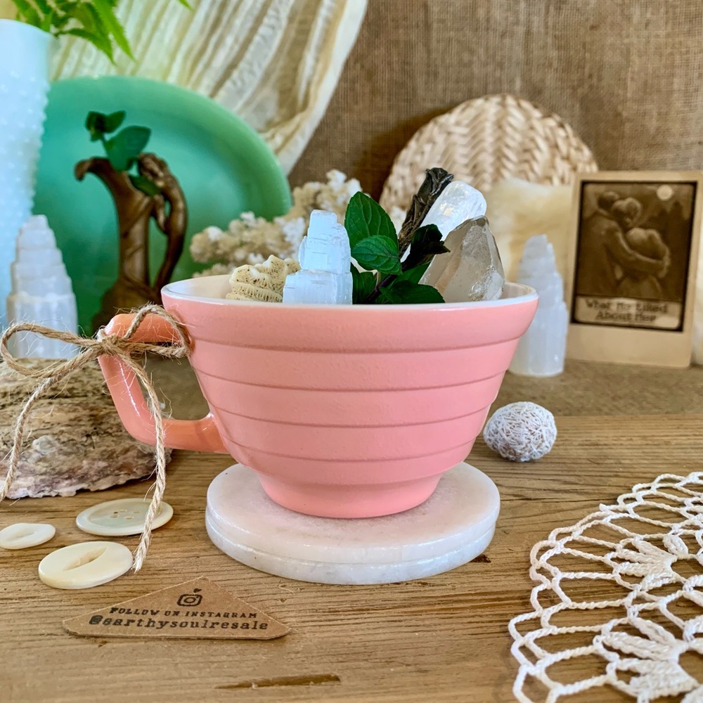 Vintage Pink Glass Teacup 🦩 Unique Home Decor / Gift / Kitchen / Retro